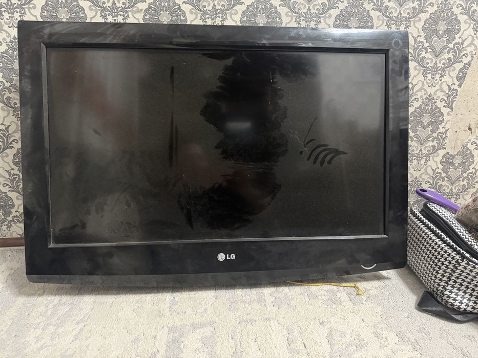 ЖК Телевизор LG  диагональ 94 см.