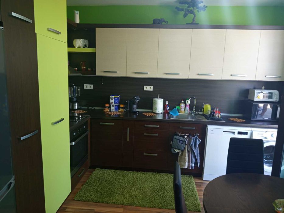 Отдава под наем тристаен апартамент до Манастира