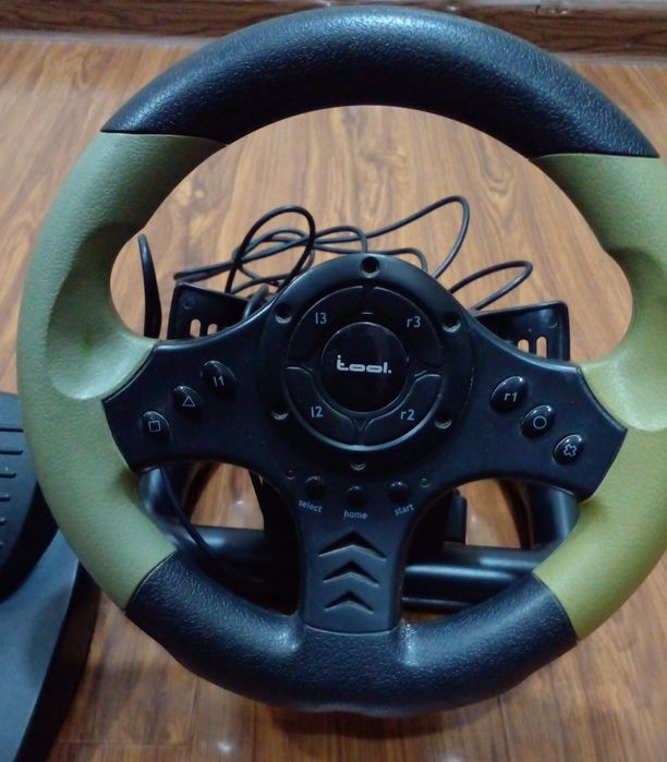 Игровой руль с педалями
