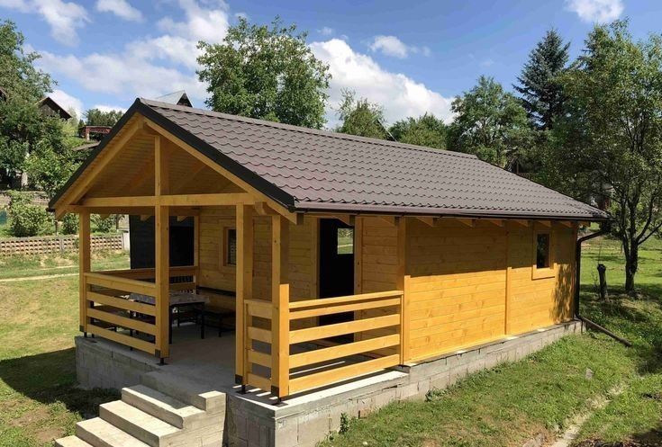 Containere modulare pe structură metalică rezistentă și invelite cu panou sandwich termoizolant,