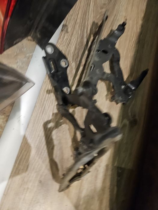 Панти за преден капак за Mercedes CLS 2016god