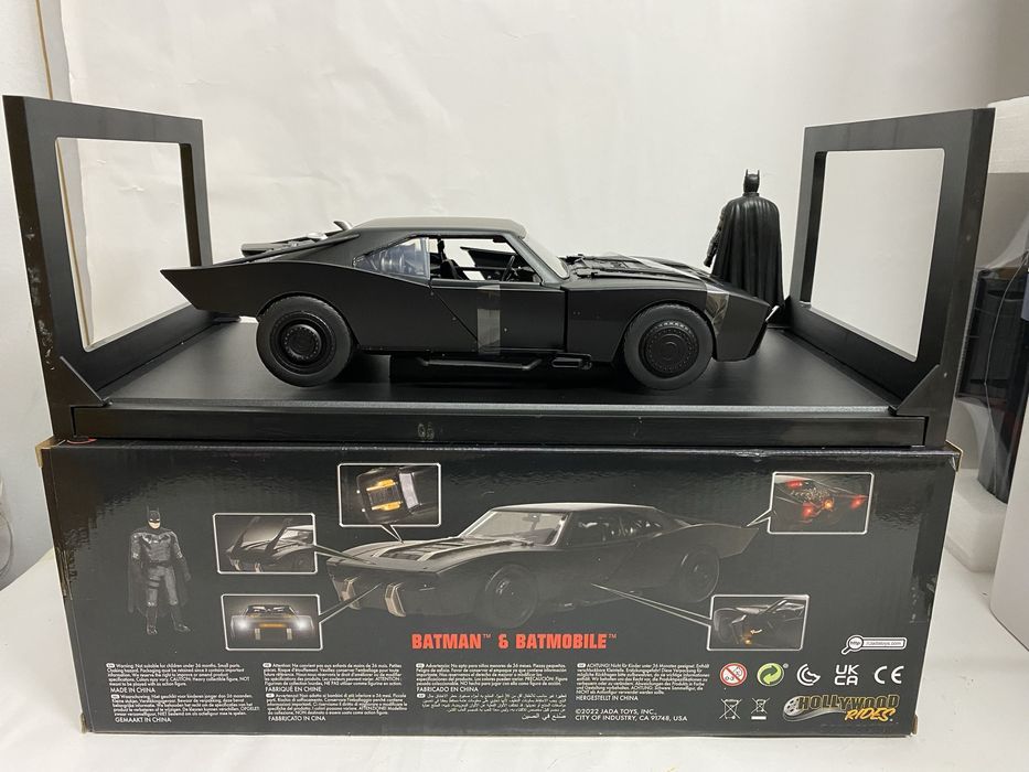 JADA TOYS BATMAN și BATMOBILE machetă auto scara 1:18 ( 30 cm)