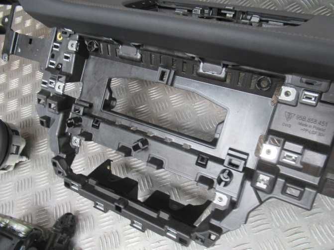 Porsche Macan plansa bord cusatura piele  nappa - kit airbag - centuri