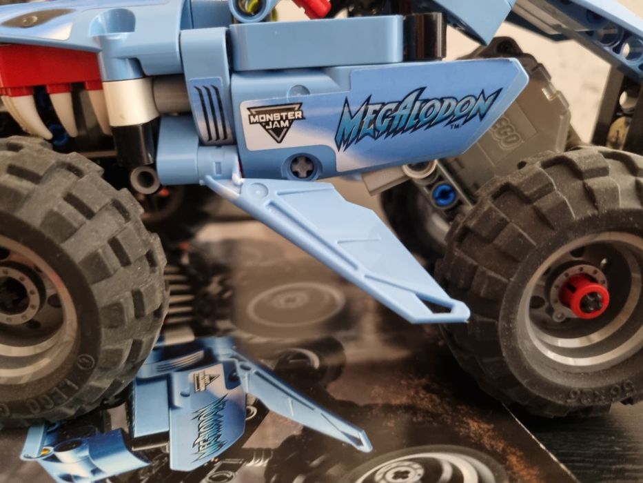 2 Seturi LEGO Technic - 42118 & 42134