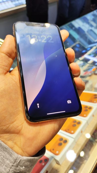 iPhone XS 256 Gold xolati ortacha ekran batare aliwgam aybi rasimda