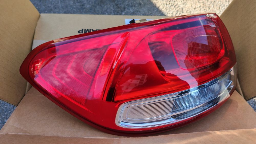 Заден ляв външен стоп за Киа Соренто 206-2020