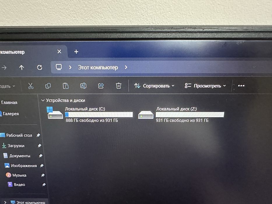 лаптоп Lenovo Legion GTX 1650 4gb i7-9750H 16gb 1TB SSD+1TB HDD