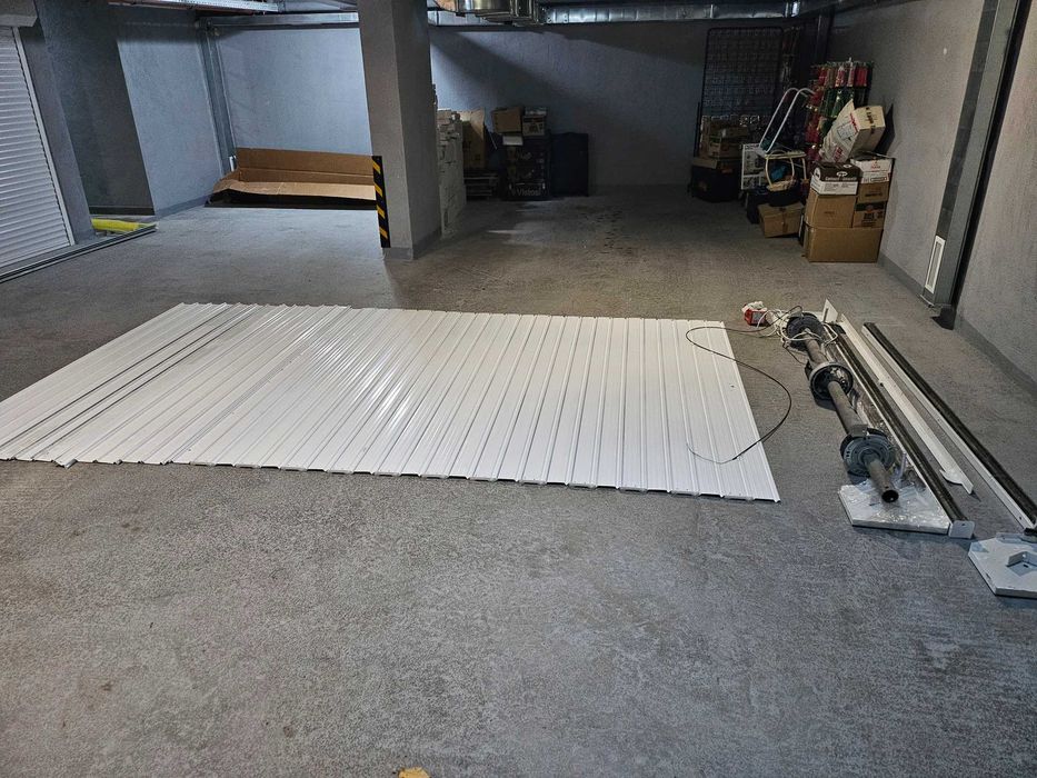 Ролетна врата за гараж или магазин