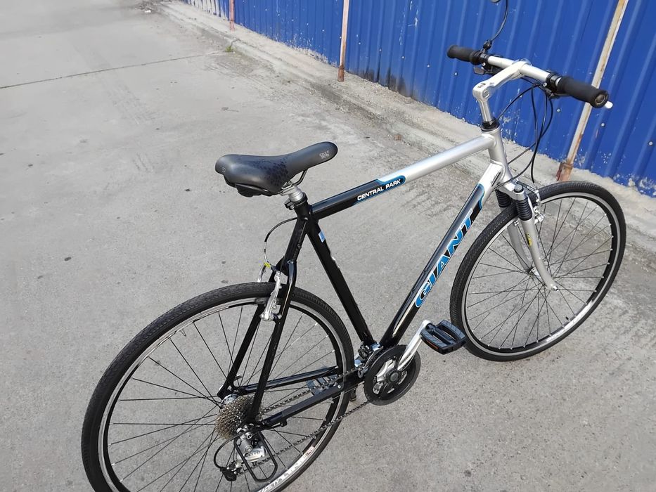 Vând bicicleta Giant din aluminiu pentru bărbați