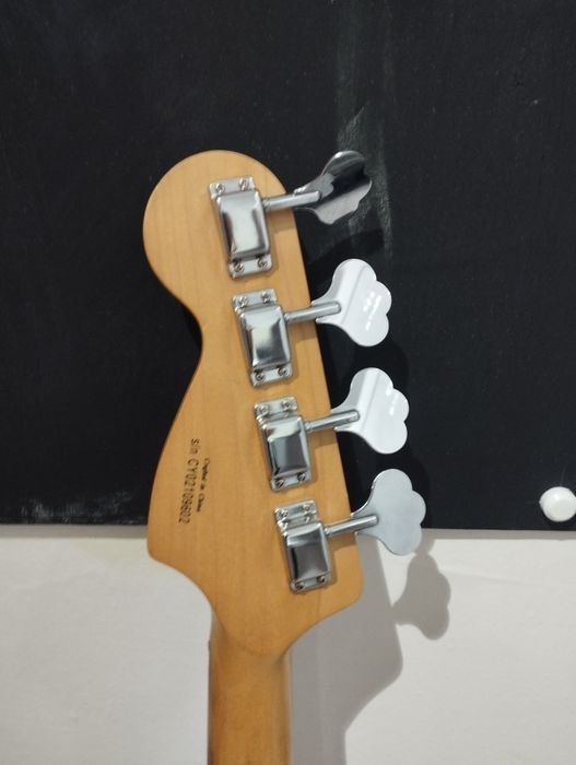 Продам Squier p bass