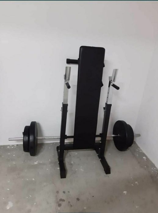 Bancă fitness cu haltere..