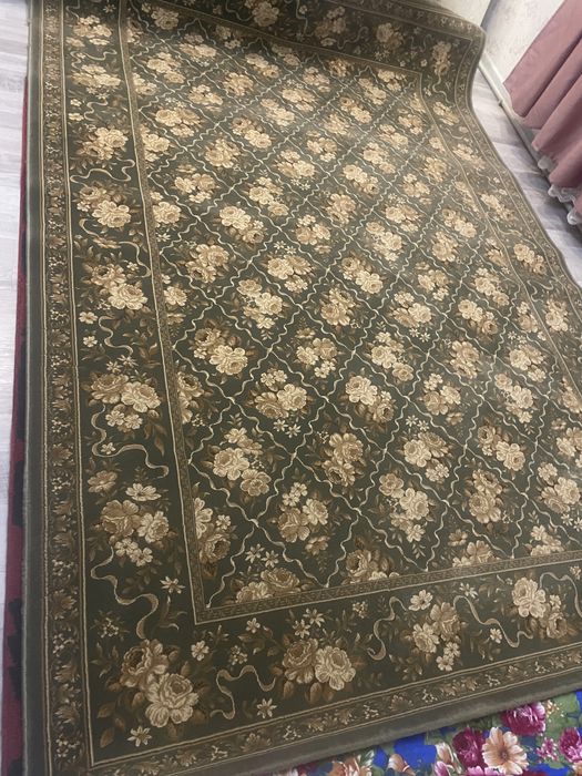 Продам ковер 2-3 размер почти даром