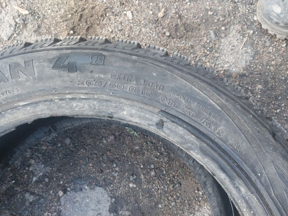 2 шины Nokian 205 50 R16.