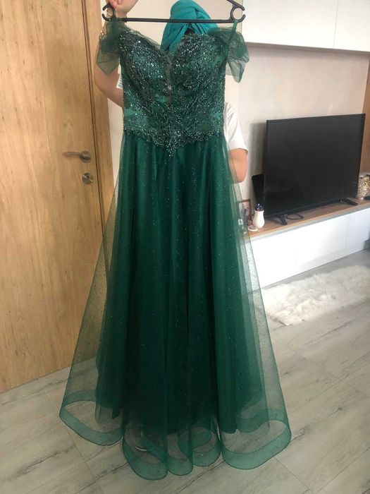 Продавам нова Абитуриентска рокля