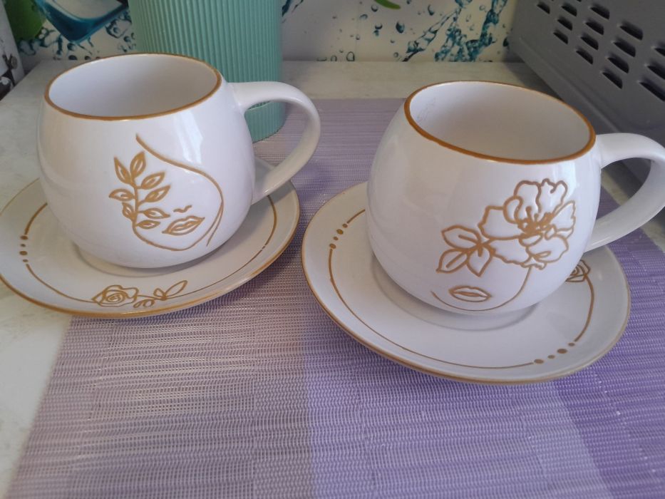 Продам набор кружек с блюдцами