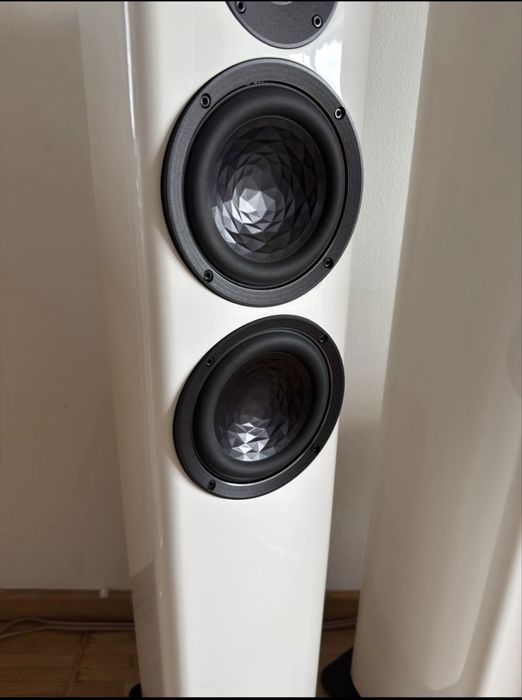 Elac Vela  FS 407