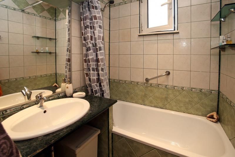 Дава се под наем Тристаен апартамент в София, Център - 140 кв.м за 1150 € - Снимка #11