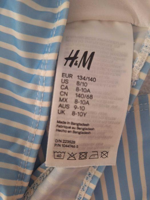 Два комплекта детски бански с малко подаръче