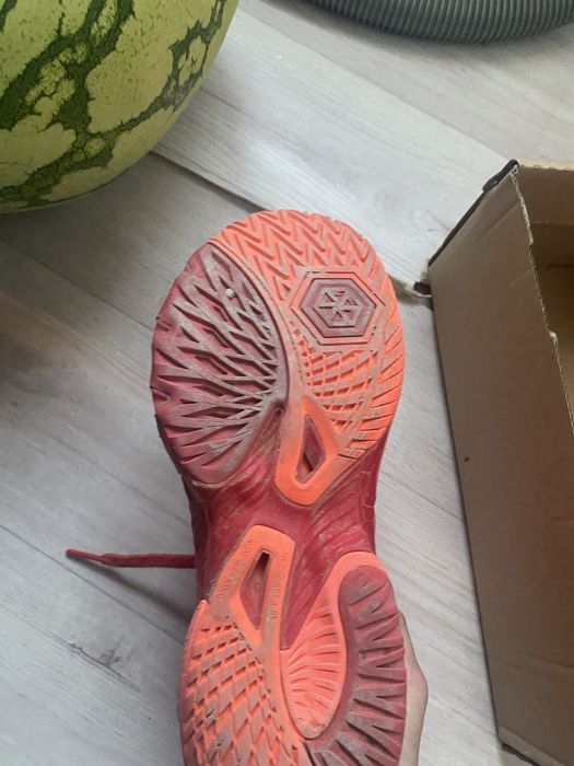 Асикс токио красные