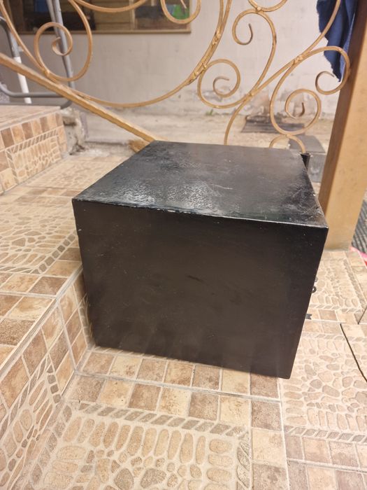 Сейф металически