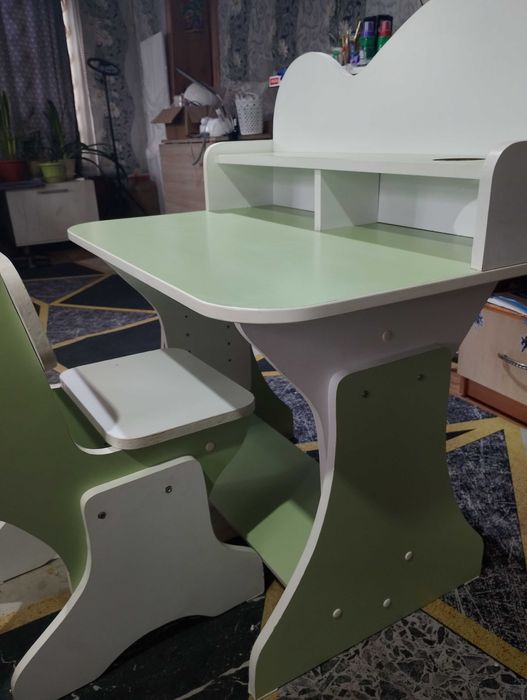 Детский стол и стул