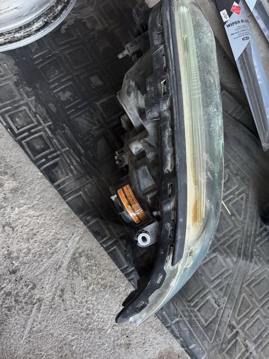 Фара передни , решотка на субару форестер sg