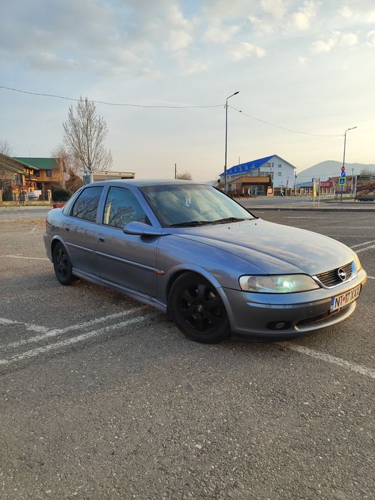 Vând Opel Vectra B