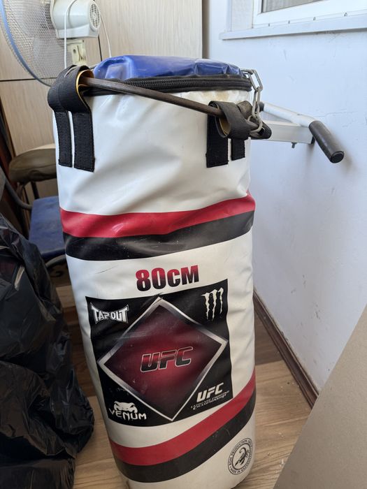 Турник и боксерская груша