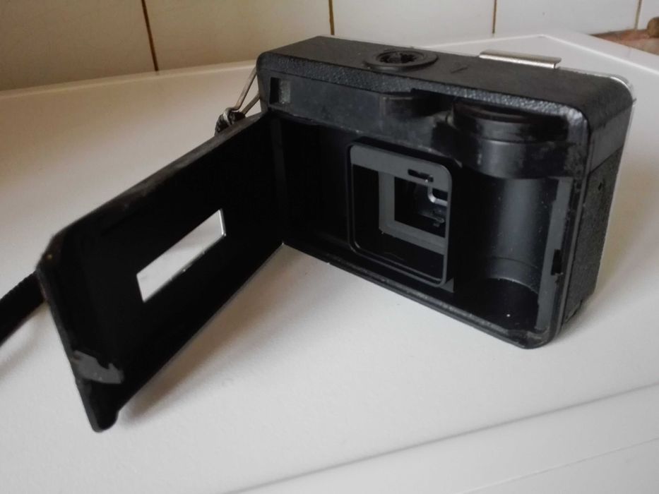 Три фотоапарата.