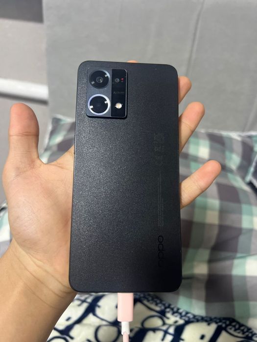 В продаже Oppo Reno 7