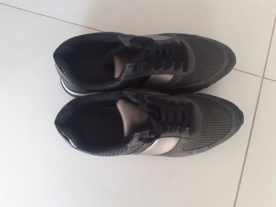 Дамски сникърси.