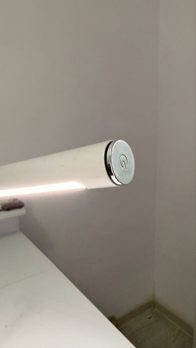 Настольная лампа с сенсорным включателем