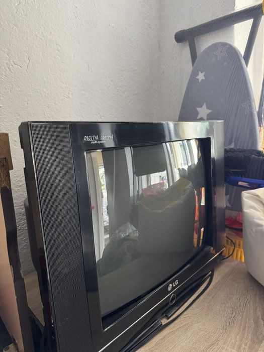 Ковры телевизор угалок диван