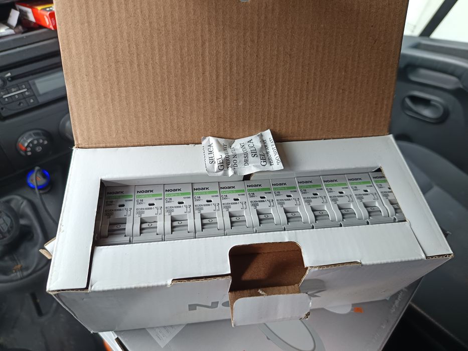 Oferta!!!  12 siguranțe și 6 spoturi la preț redus