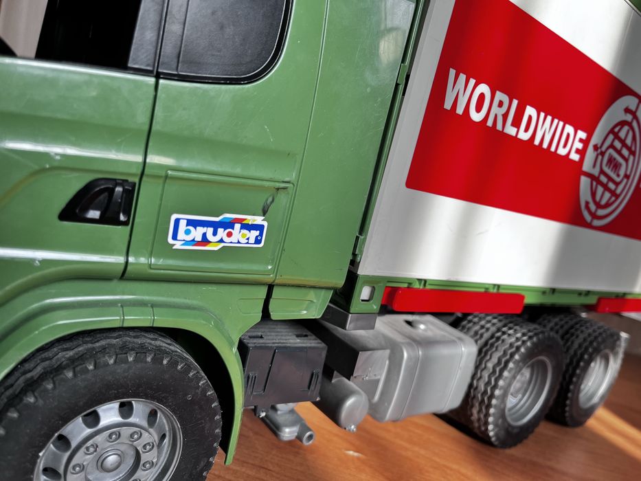 Продам машину BRUDER марка SCANIA модель HighLine