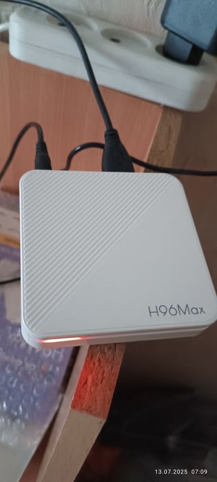 Продам тв бокс новый