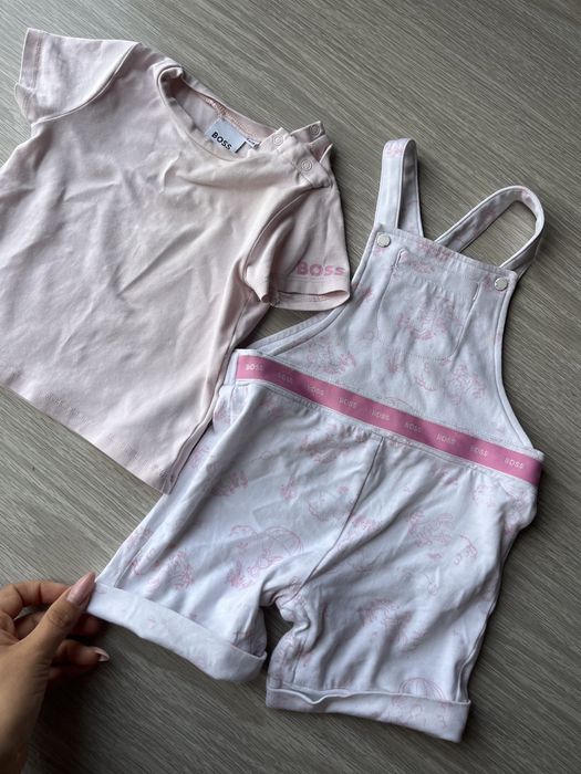 Karl Legerfeld 74, Moschino 74