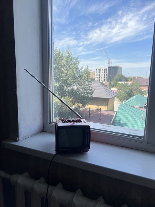 Продам маленький телевизор