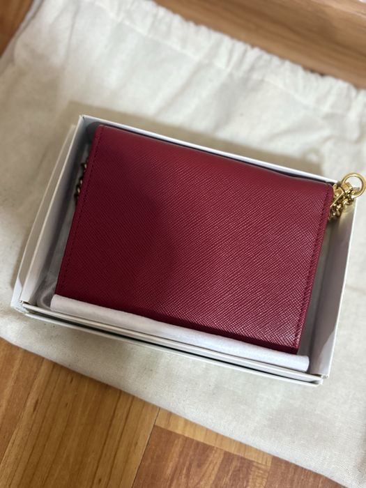 Portofel Prada cu strap pentru incheietura