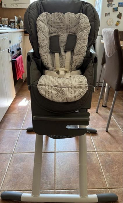 Scaun de masa bebe