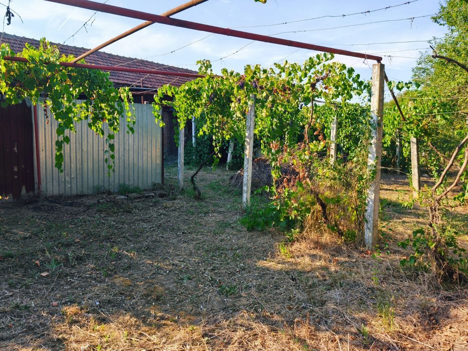 Casă bătrânească de vânzare