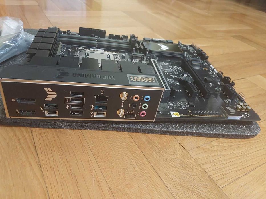 AMD Ryzen 9 7950X + Asus TUF Gaming B650 Plus Wi-Fi
