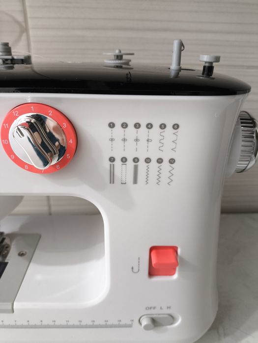 Машинка швейная электрическая