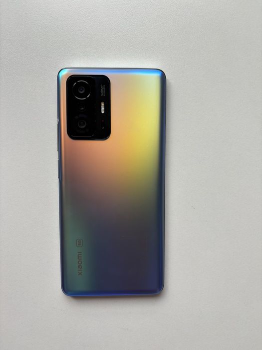 Xiaomi 11T телефона е без следи от употреба