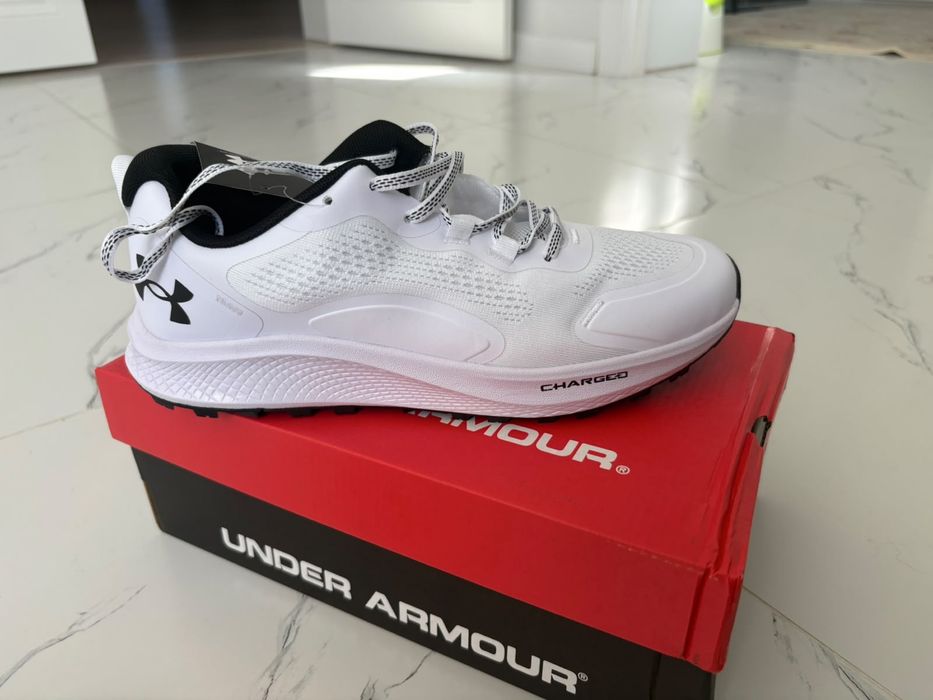 Крассовки Under Armour