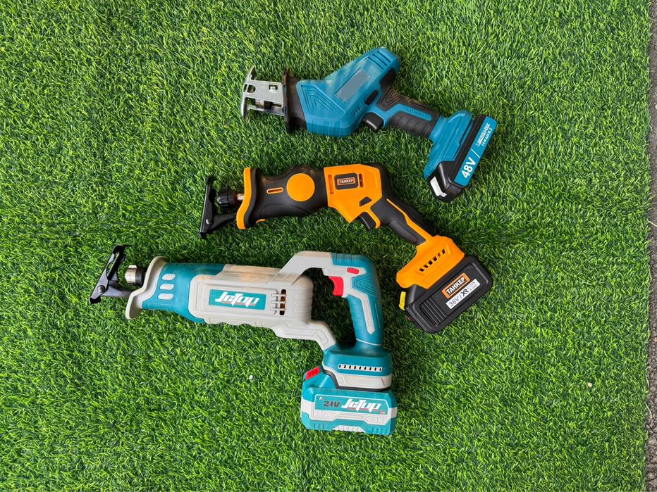 Аккумуляторные сабельные пилы разные