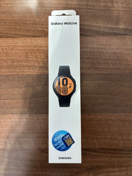 Vând Samsung Watch 4 cu suport e sim si incarcator .