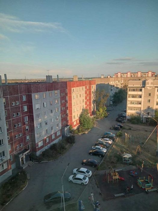 Квартира 4 -комнатная, 4 мкр.