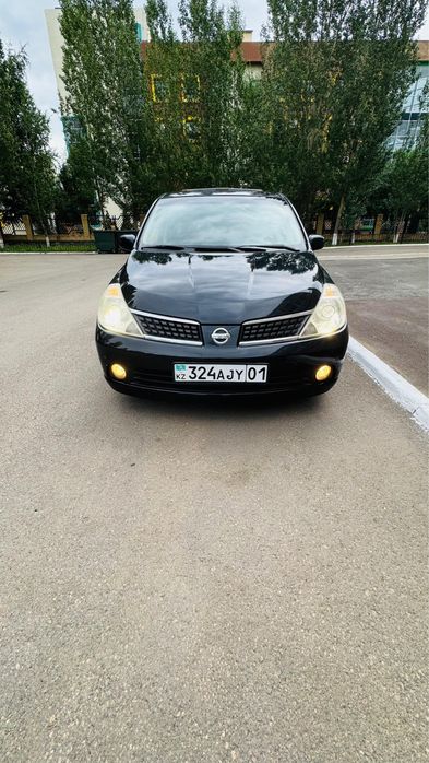 Nissan tiida 2005 года