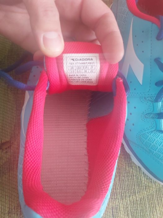 Mаратонски за футбол за изкуствено игрище Joma и маратонки Diadоra